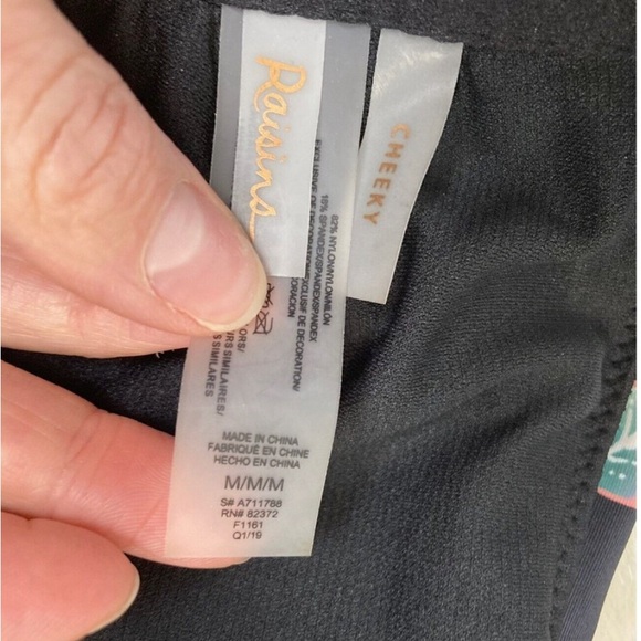 NWT $78 Raisins Puerto Vallarta One Piece
Bathing Suit Floral Print Boho Medium - Picture 11 of 13